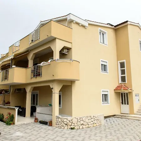 Apartman Nina *