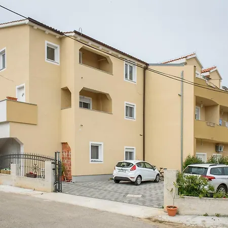 Apartman Nina Appartamento Zara