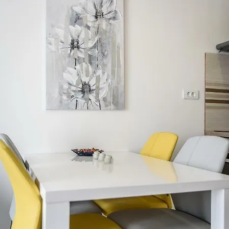 Apartman Nina * Ζαντάρ